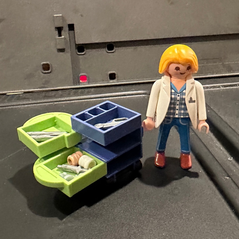 Vintage Playmobil Geobra doctor figure and accessories - Picture 7 of 13